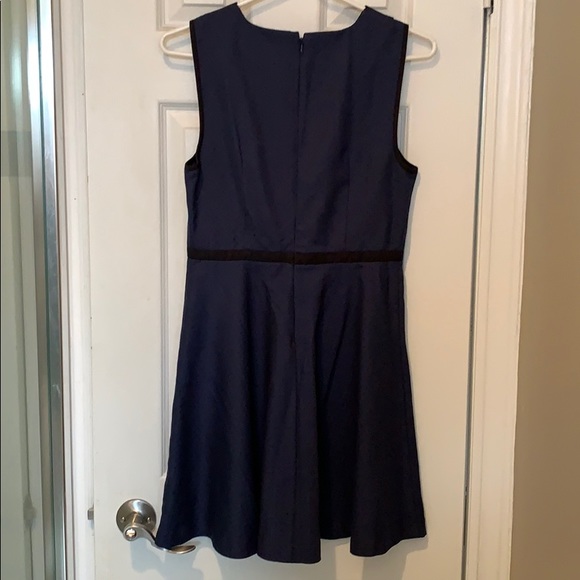 Sleeveless dress - Picture 3 of 4